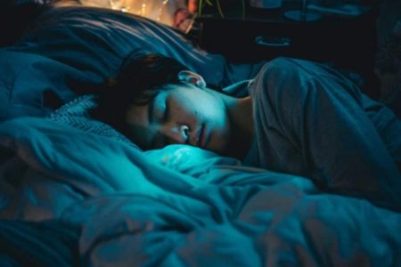 Tidur Larut Malam Tapi Tetap Sehat? Fenomena 'Night Owl Society' yang Menentang Mitos Tidur Jam 9