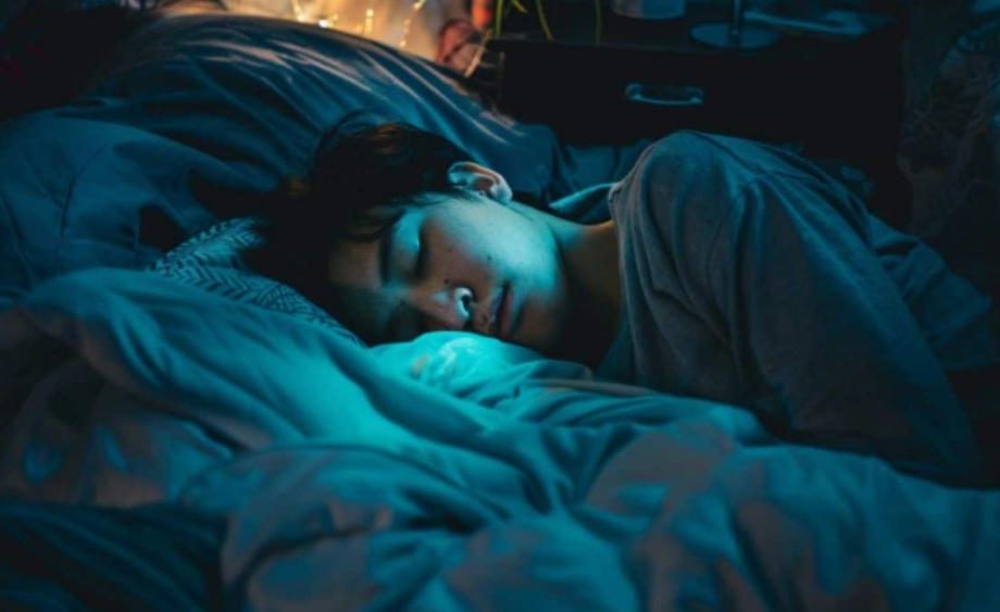 Tidur Larut Malam Tapi Tetap Sehat? Fenomena 'Night Owl Society' yang Menentang Mitos Tidur Jam 9