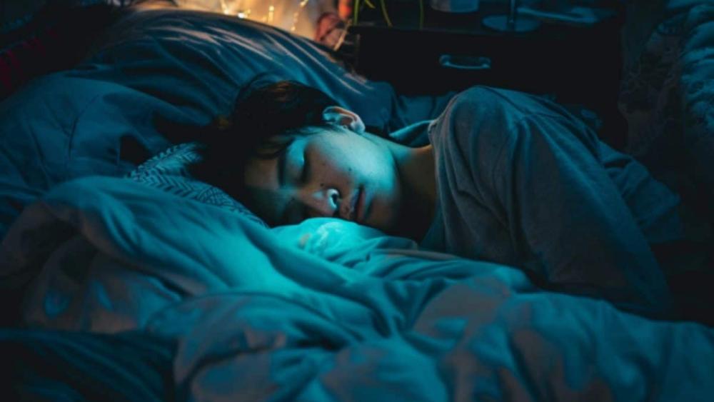 Tidur Larut Malam Tapi Tetap Sehat? Fenomena 'Night Owl Society' yang Menentang Mitos Tidur Jam 9